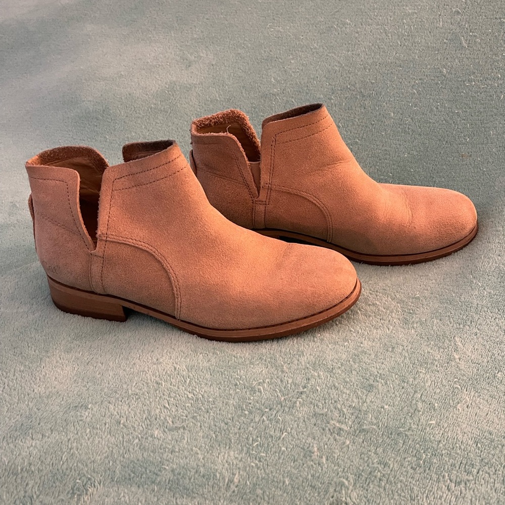 Womens Cat ankle boots size 7.5 $10.